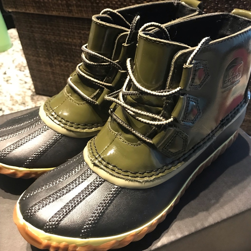 New SOREL out n about rain boots